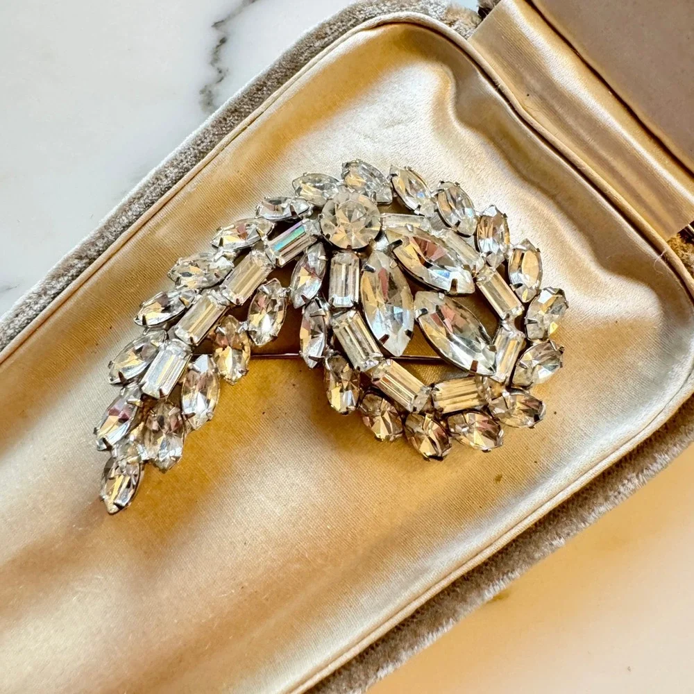 Sparkling Crystal Brooch Pin Rhinestone Floral Leaf‎ Design Silver Tone